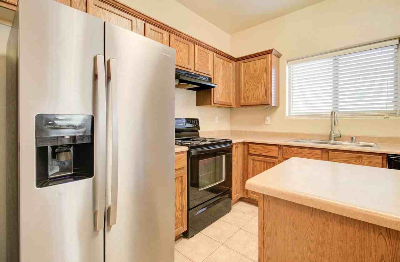 17762 West Hearn Road - Photo 6 of 48