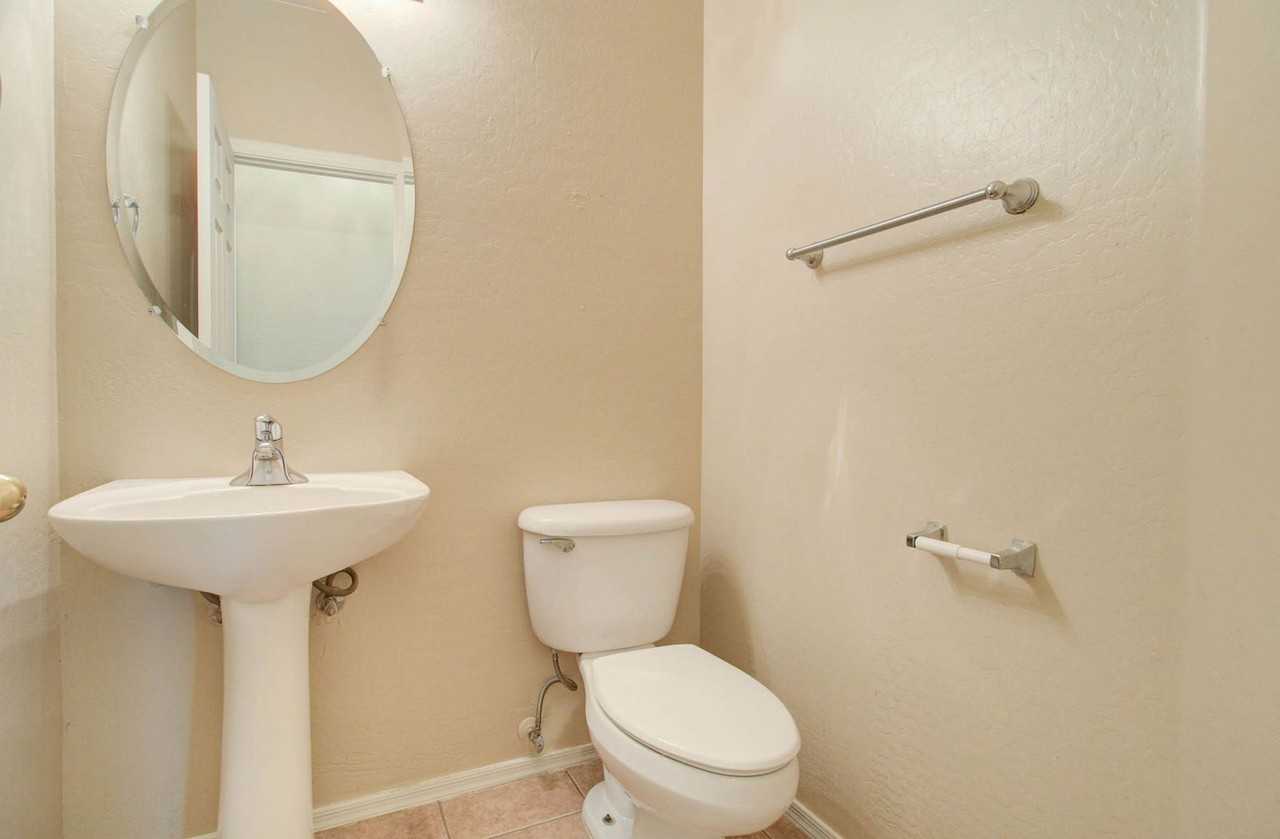 17762 West Hearn Road - Photo 7 of 48