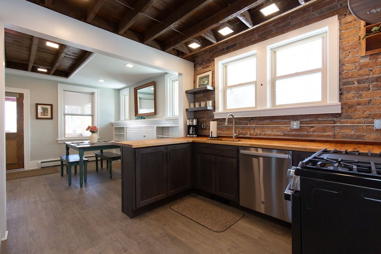 Hayes House - Photo 4 of 39