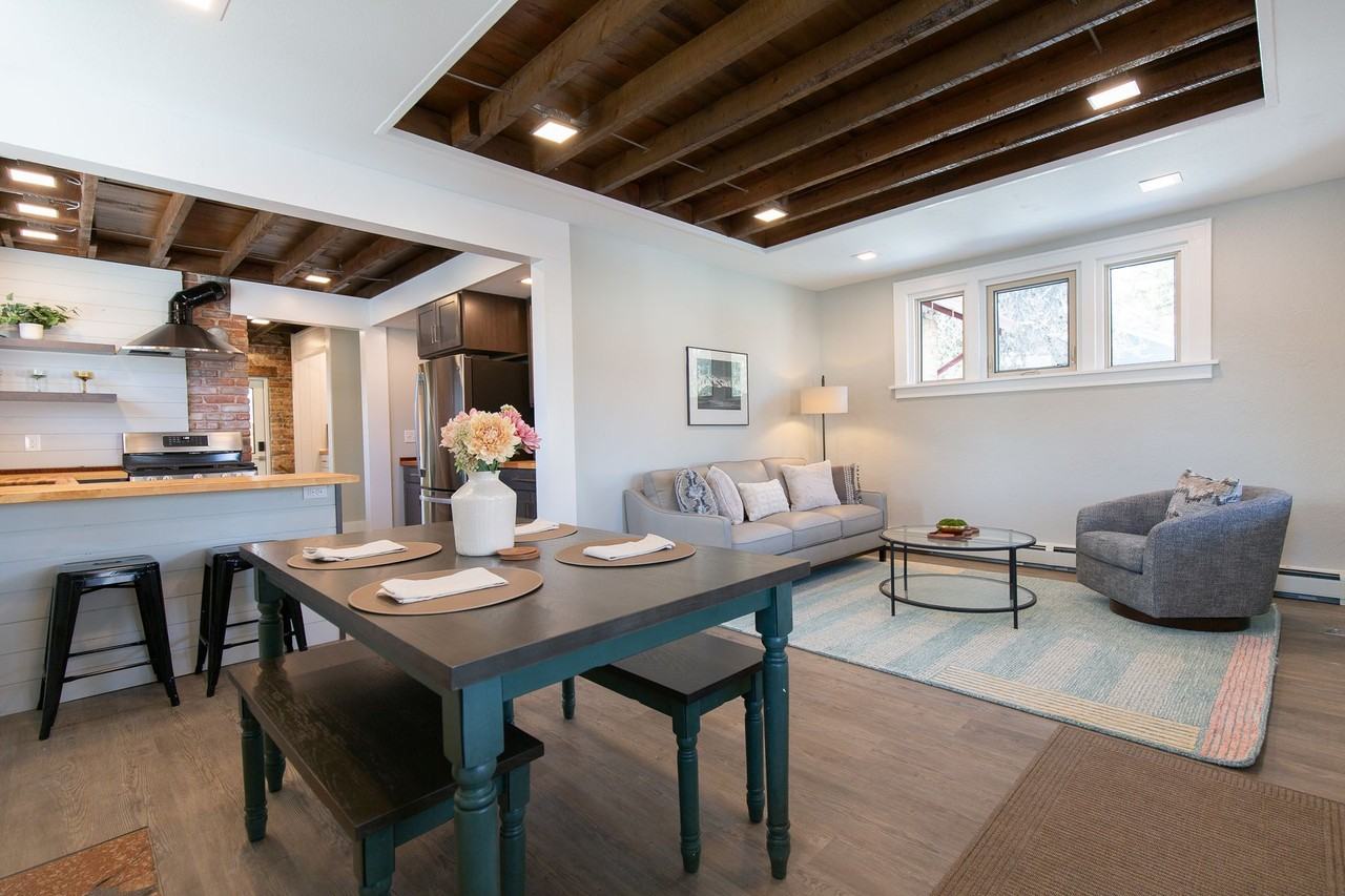 Hayes House - Photo 5 of 39