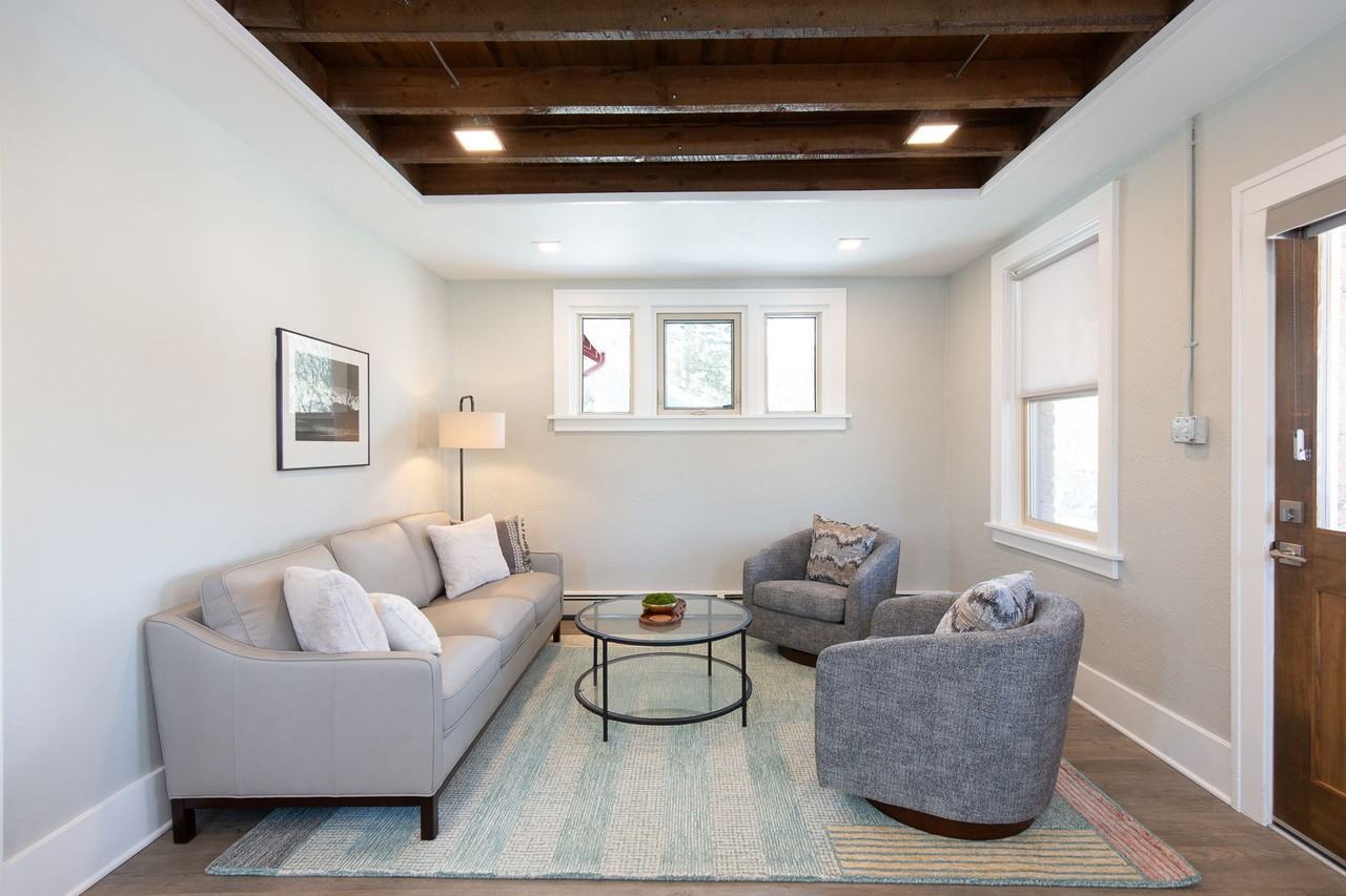 Hayes House - Photo 7 of 39