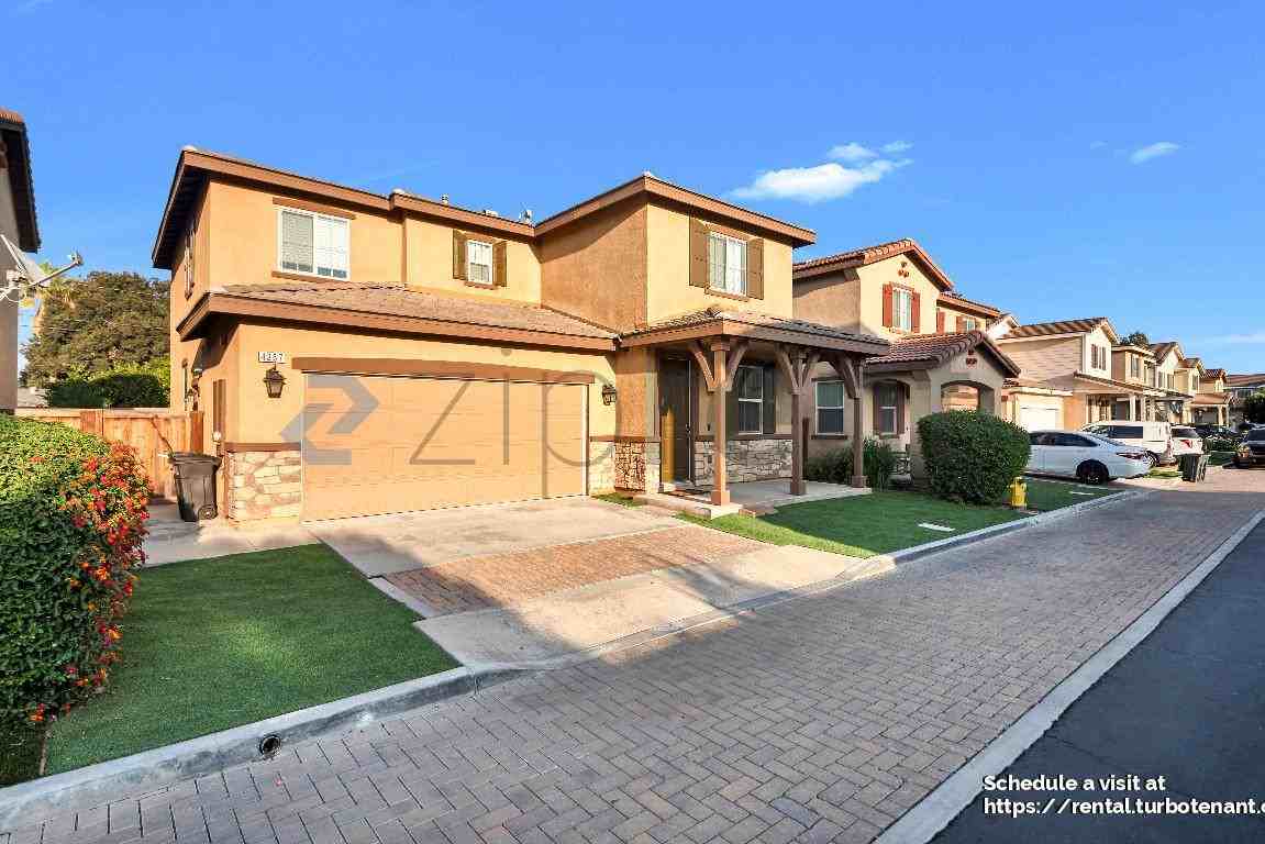 4367 Amanecer Dr - Photo 2 of 28