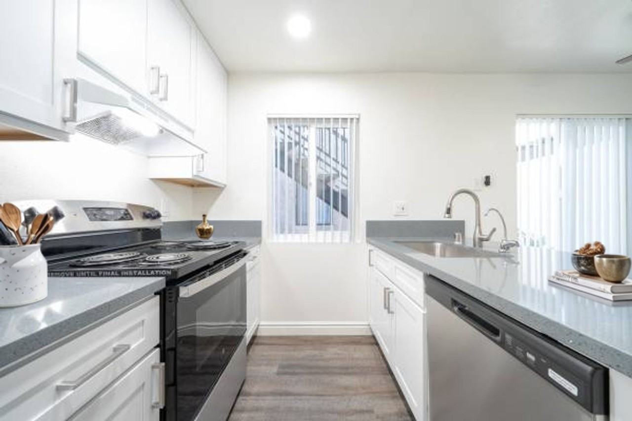 Mission View Apartments - Photo 3 of 17