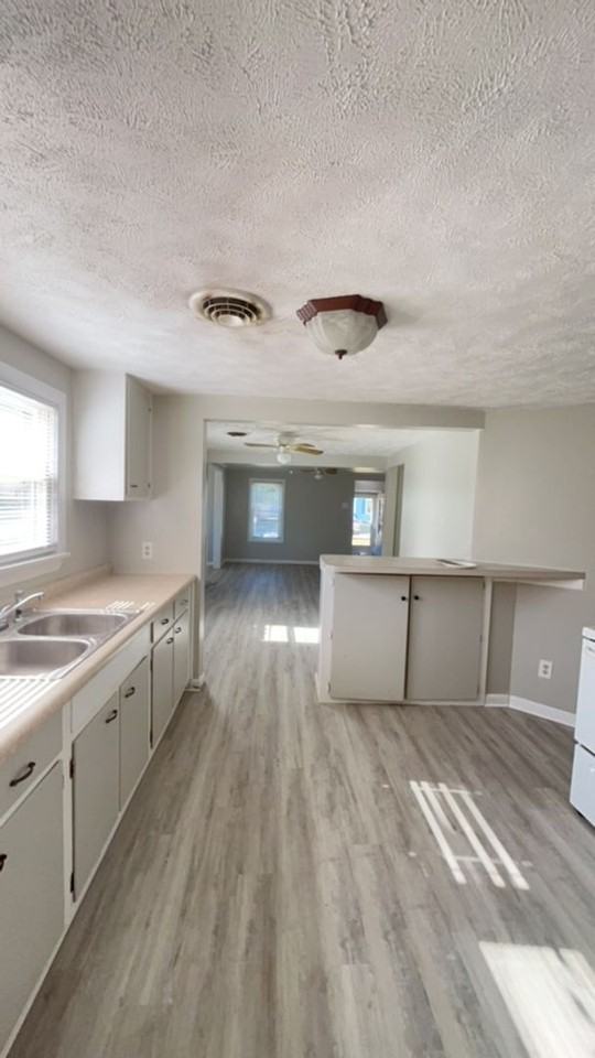 2010 S Rosemont Ave - Photo 5 of 5