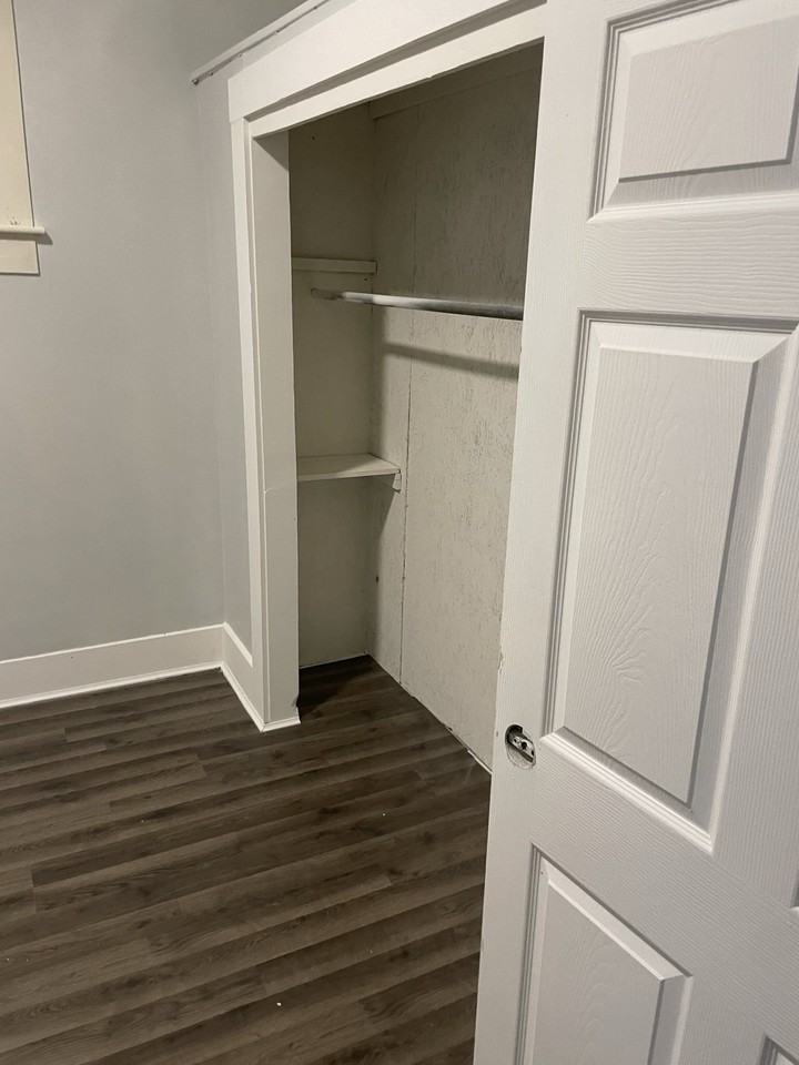 1110 Edgar St - Photo 5 of 9