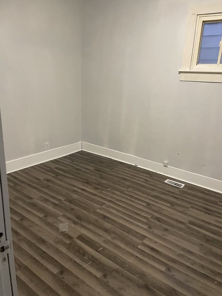 1110 Edgar St - Photo 6 of 9