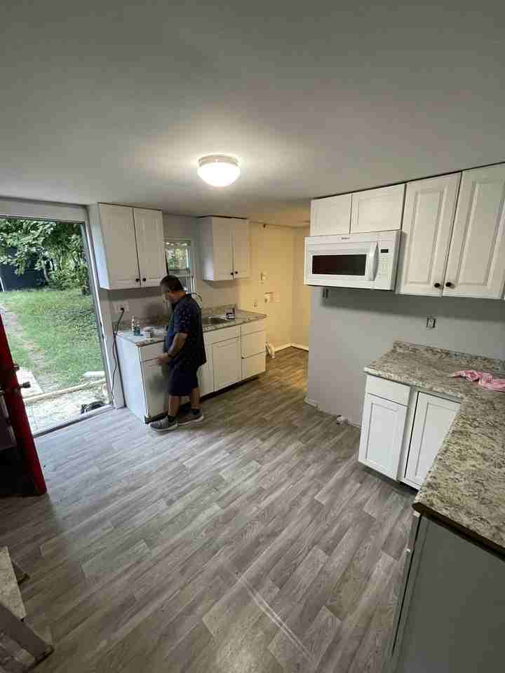 1110 Edgar St - Photo 7 of 9