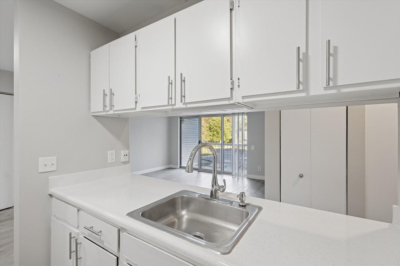 Parchment Point Townhomes - Photo 3 of 28