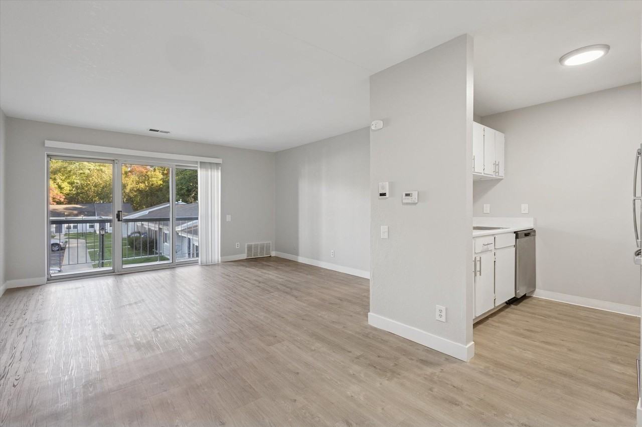 Parchment Point Townhomes - Photo 4 of 28