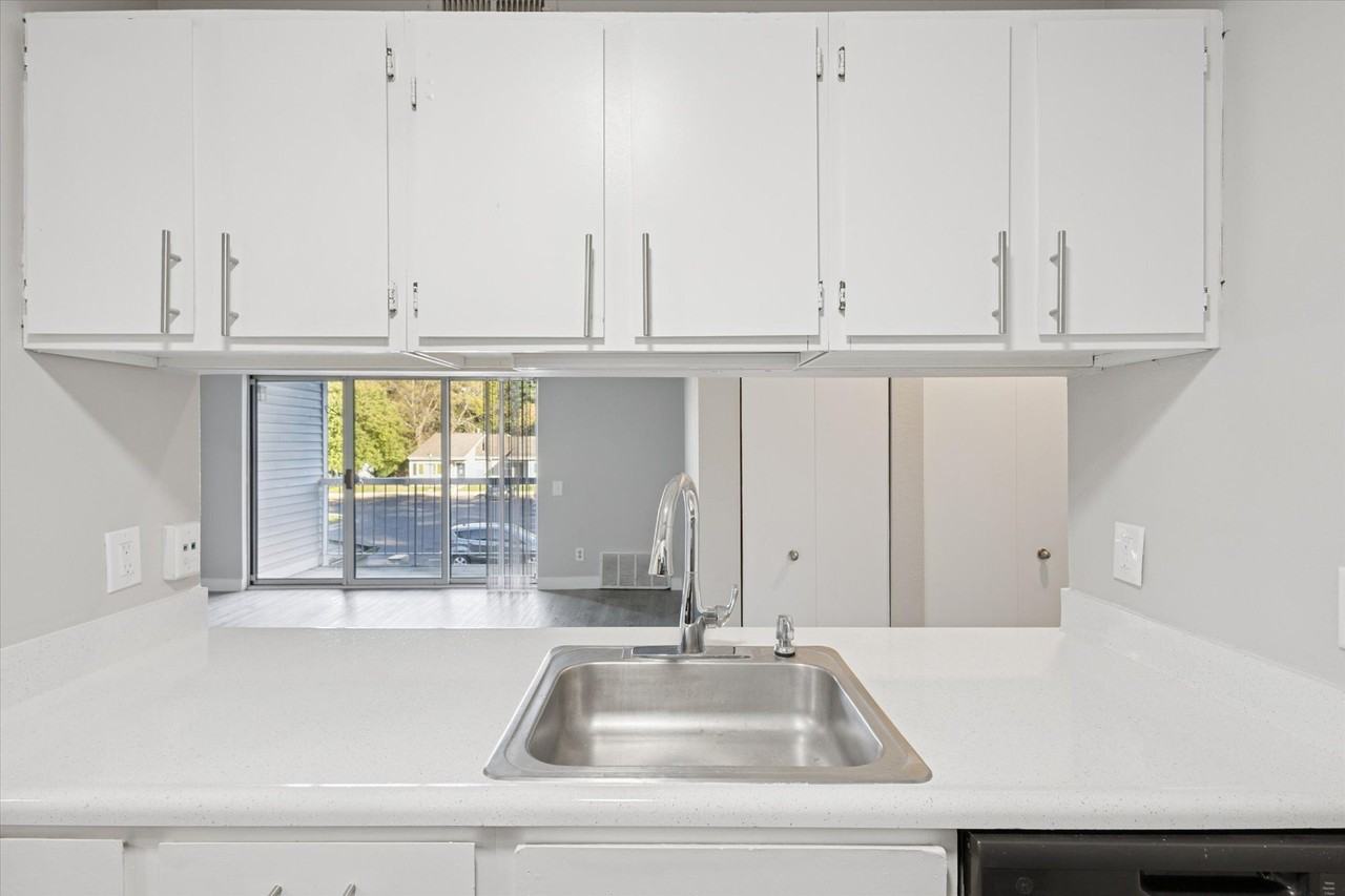 Parchment Point Townhomes - Photo 5 of 28