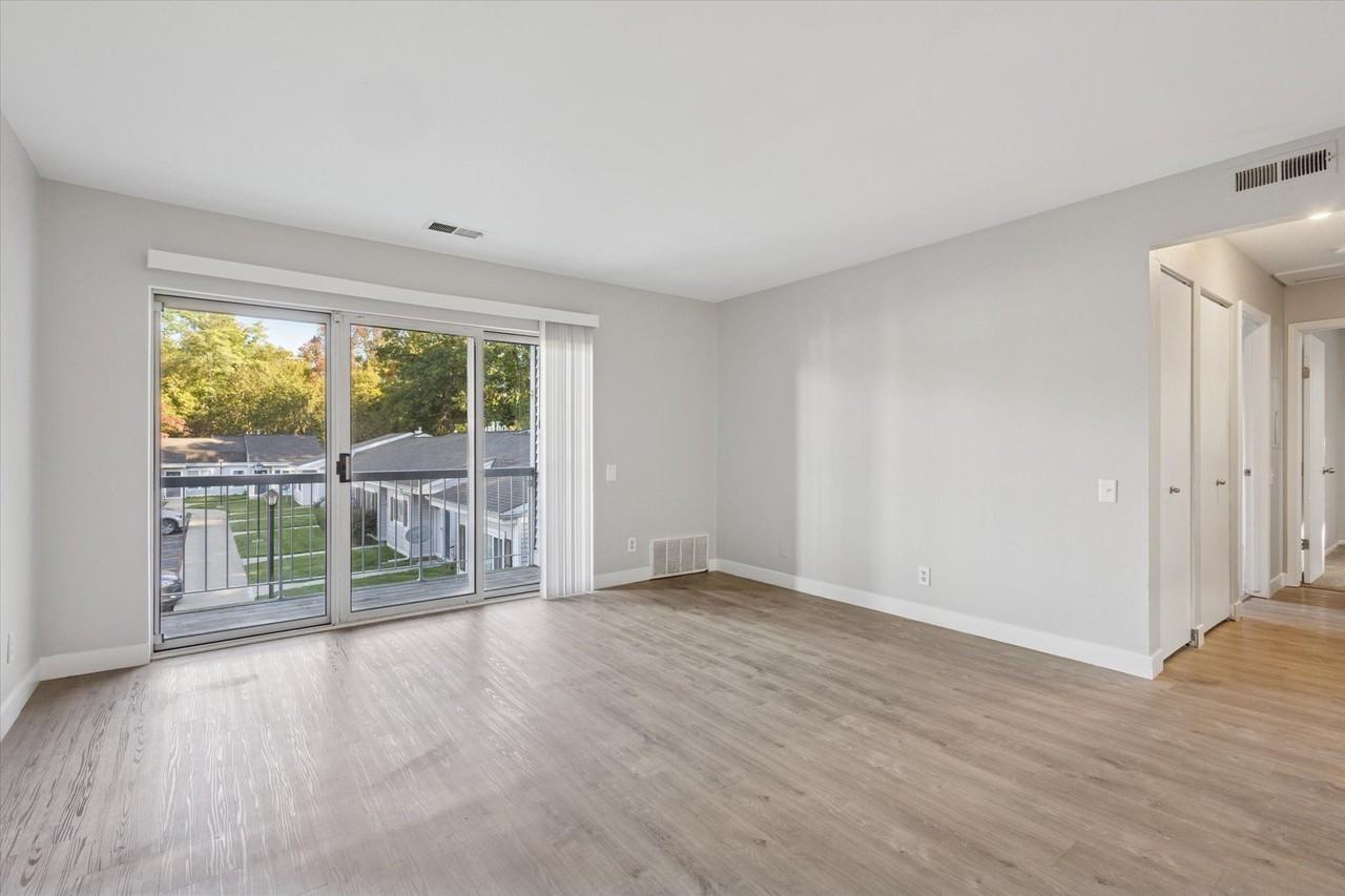 Parchment Point Townhomes - Photo 6 of 28