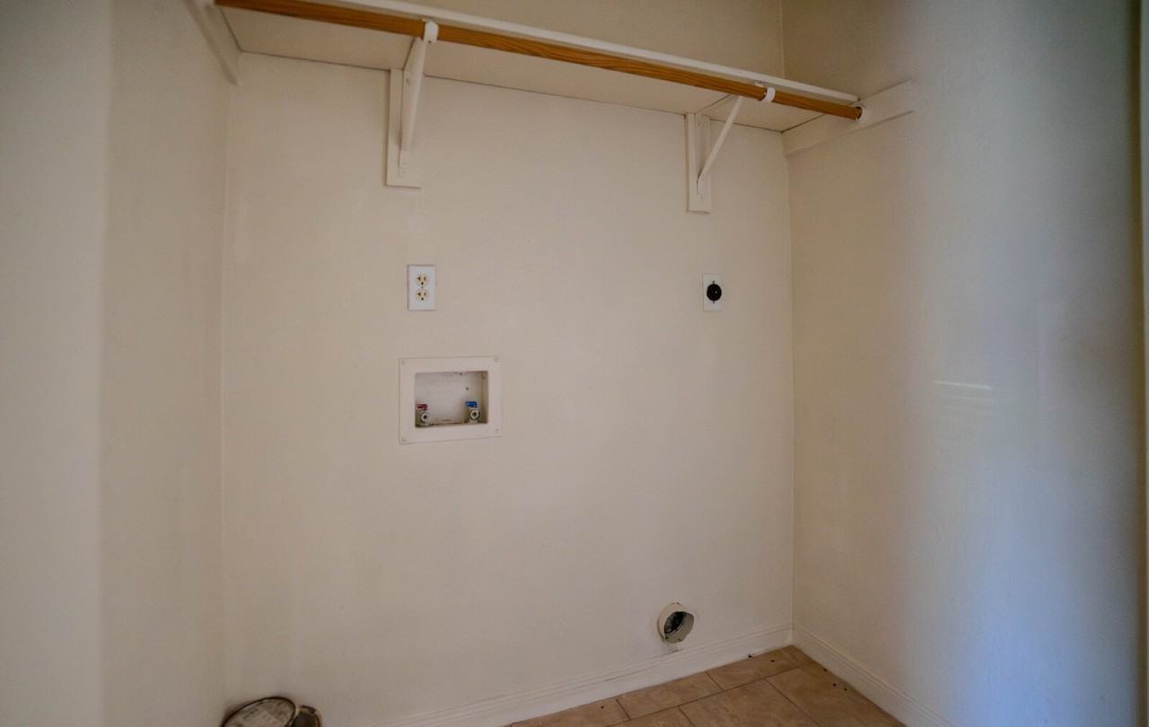 1103 Circle M Dr Apt B - Photo 5 of 13