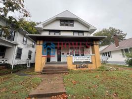 featured image of 824 E Blackford Ave Apt B #Apt B