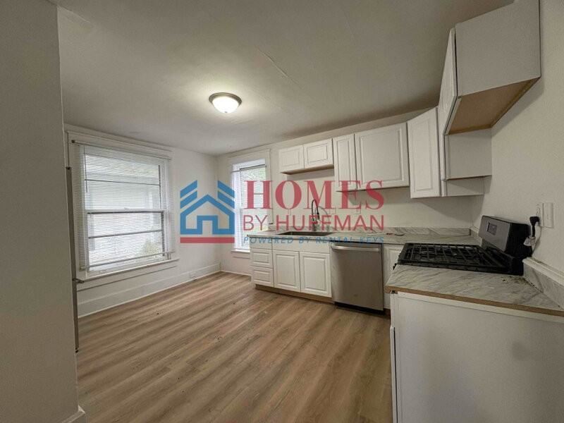 824 East Blackford Avenue - Photo 4 of 14