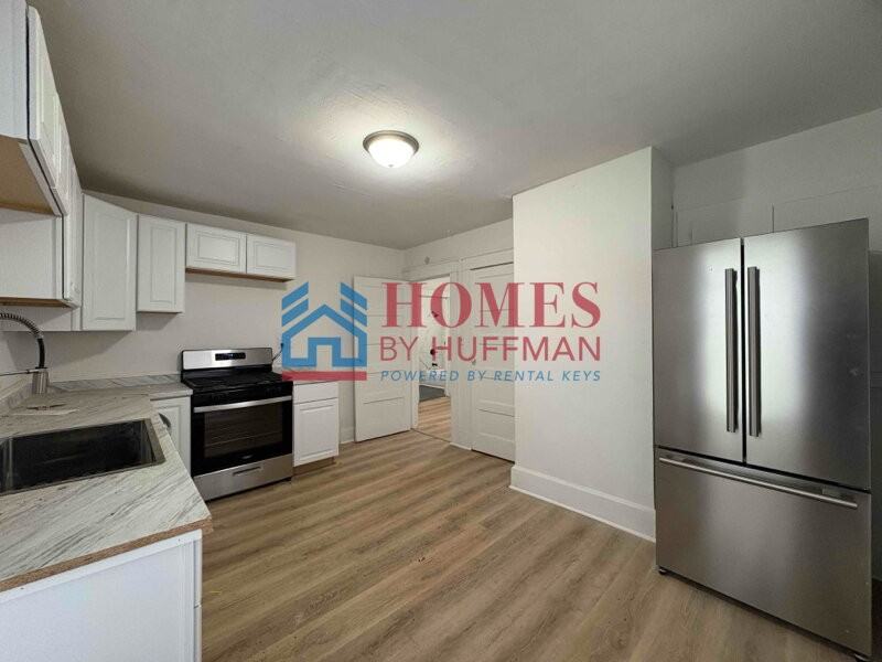 824 East Blackford Avenue - Photo 5 of 14