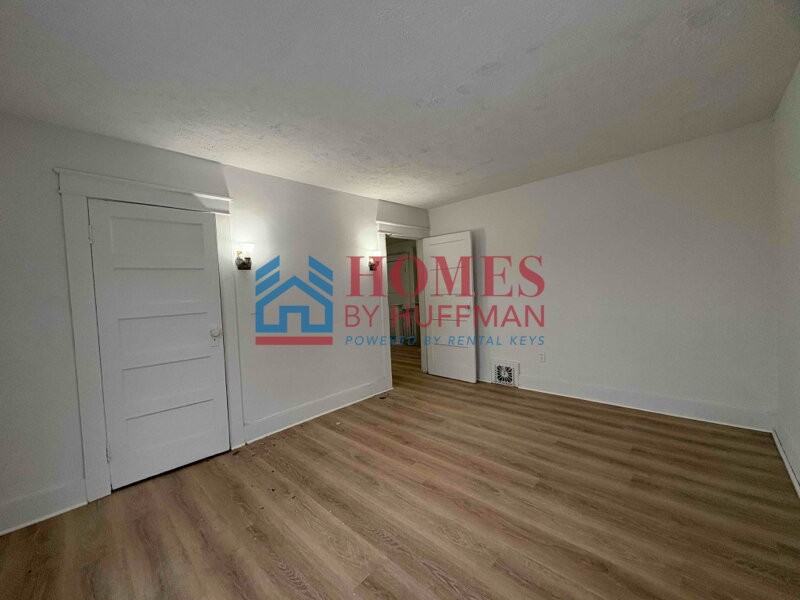 824 East Blackford Avenue - Photo 7 of 14