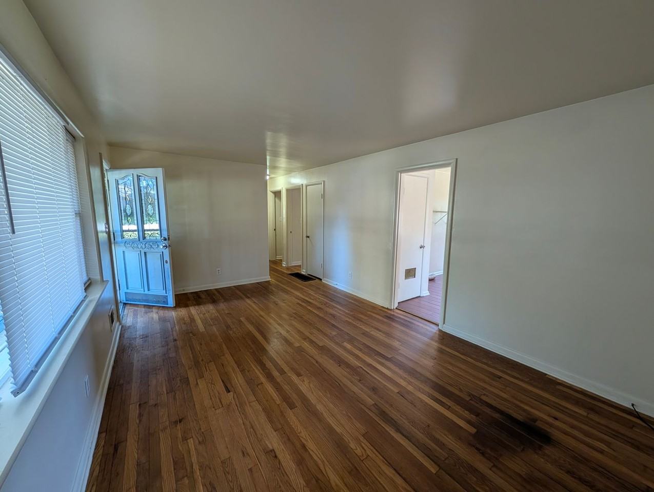 2311 Plantation Dr - Photo 3 of 9