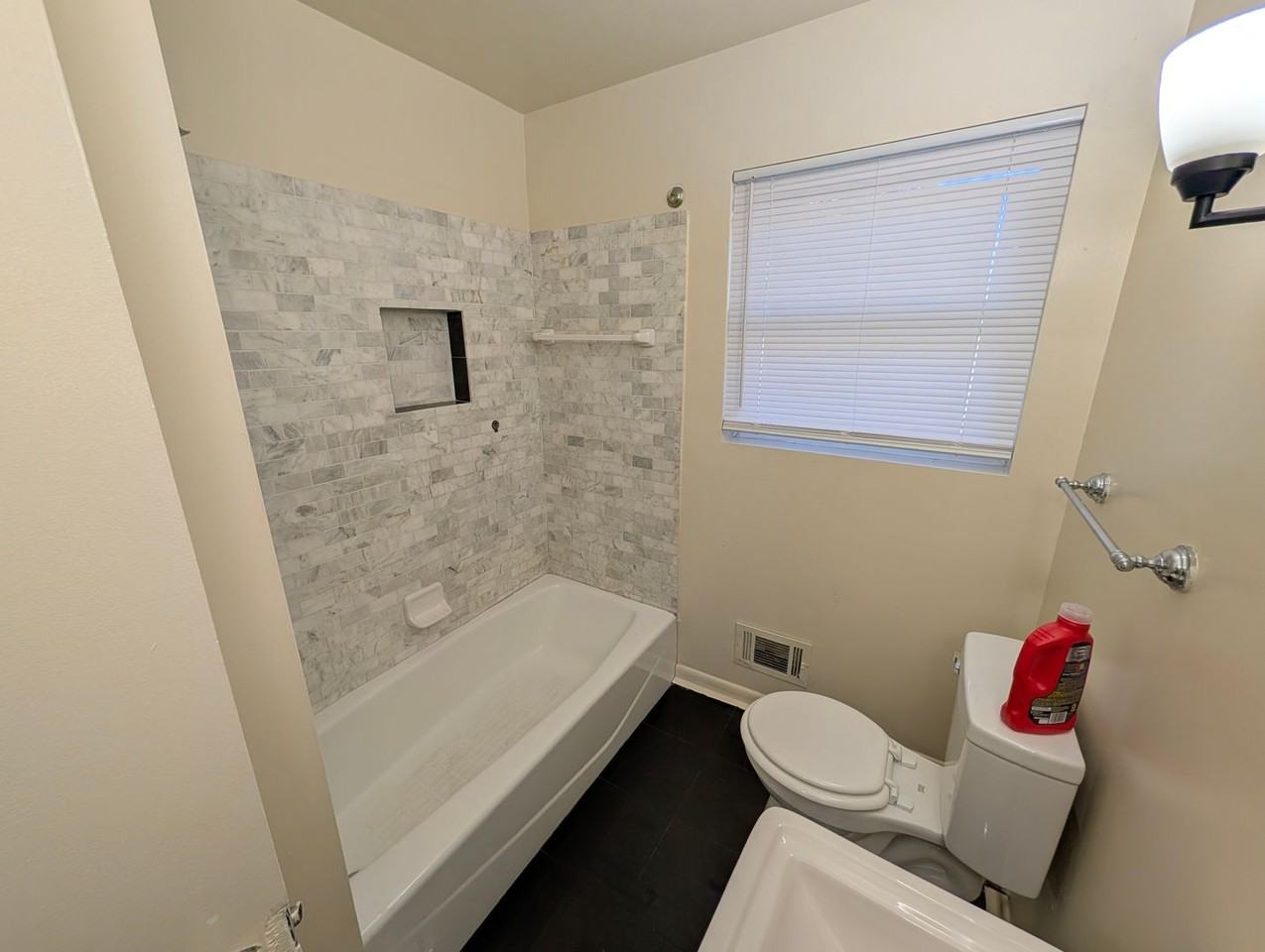 2311 Plantation Dr - Photo 5 of 9