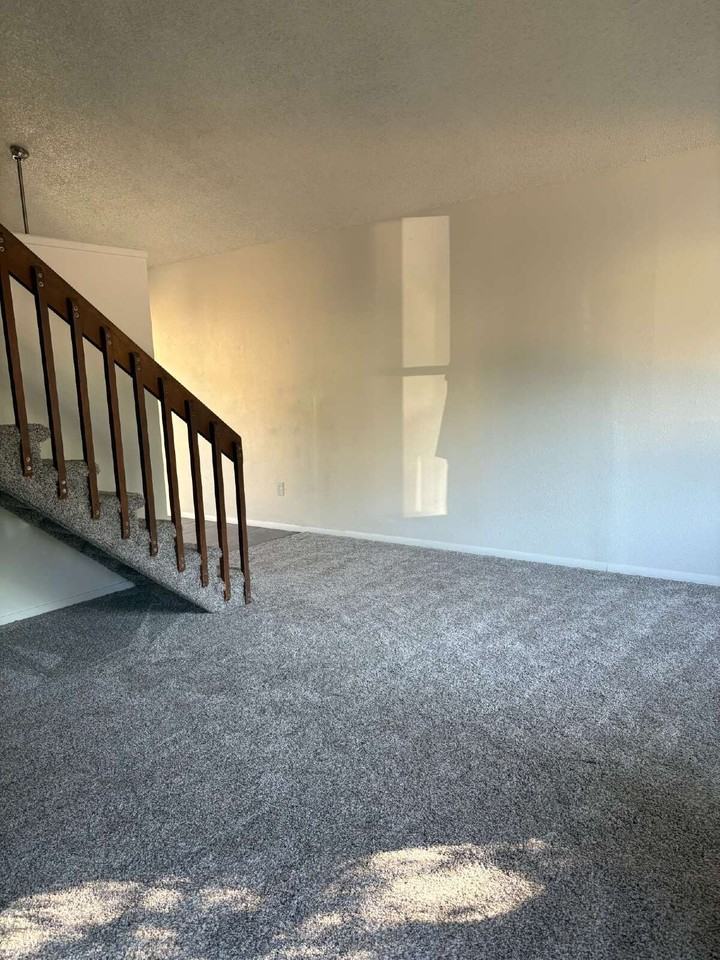 842 Bennett Avenue - Photo 2 of 12