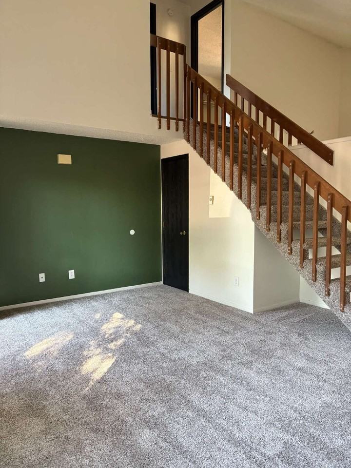 842 Bennett Avenue - Photo 3 of 12