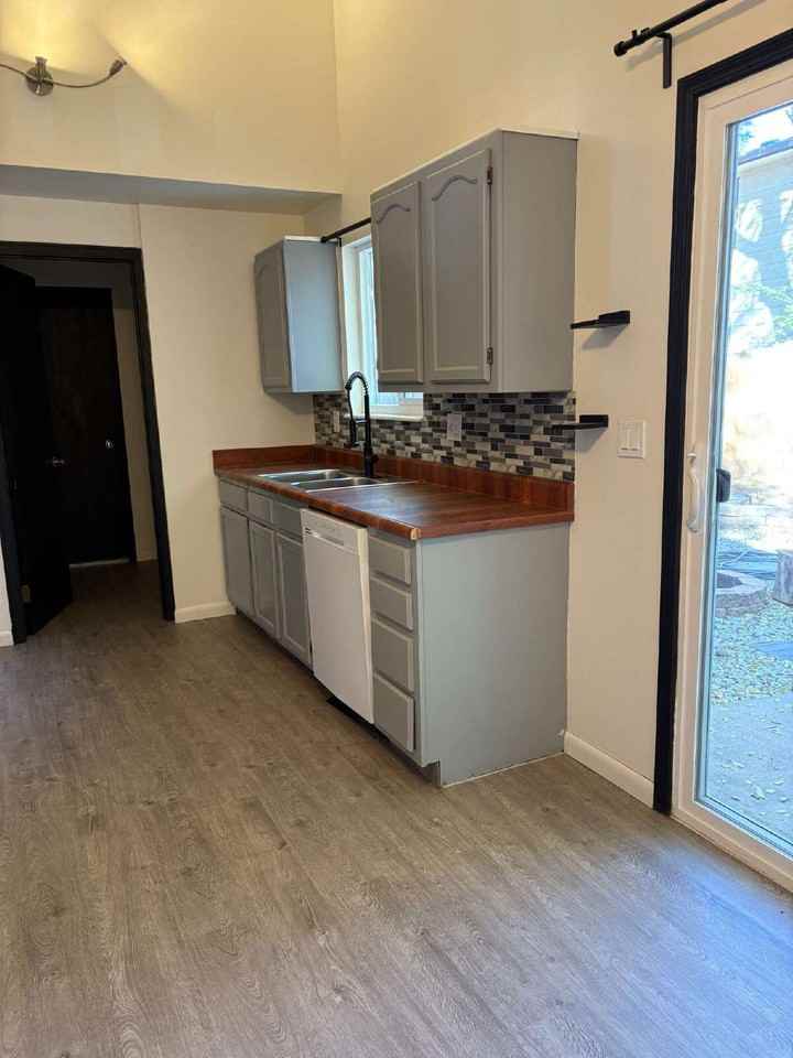 842 Bennett Ave - Photo 5 of 12
