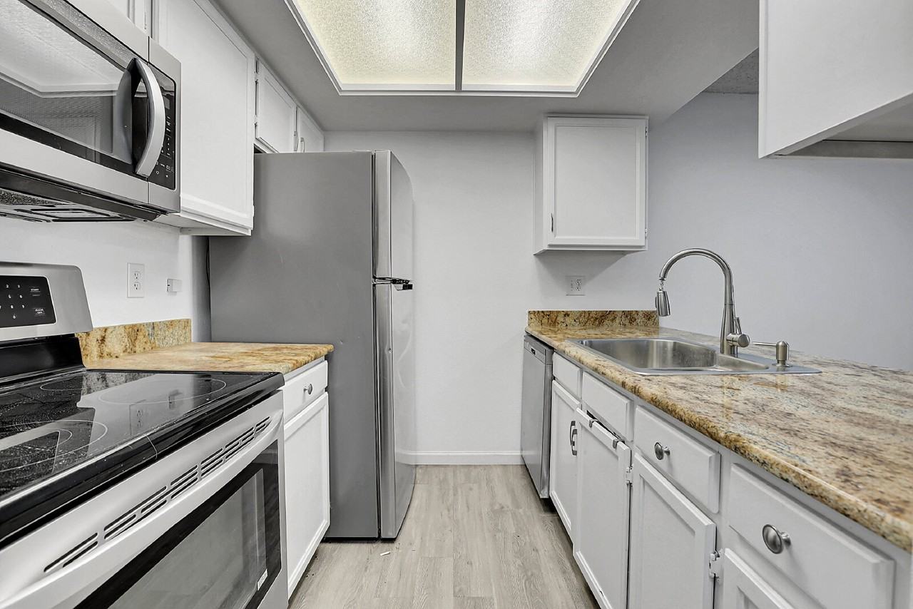 4284 South Salida Way #5 - Photo 5 of 30