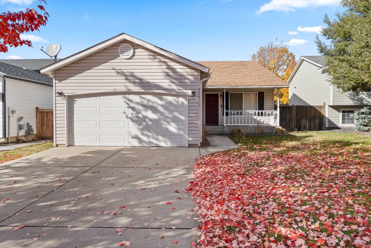 23303 East Maxwell Avenue - Photo 2 of 29