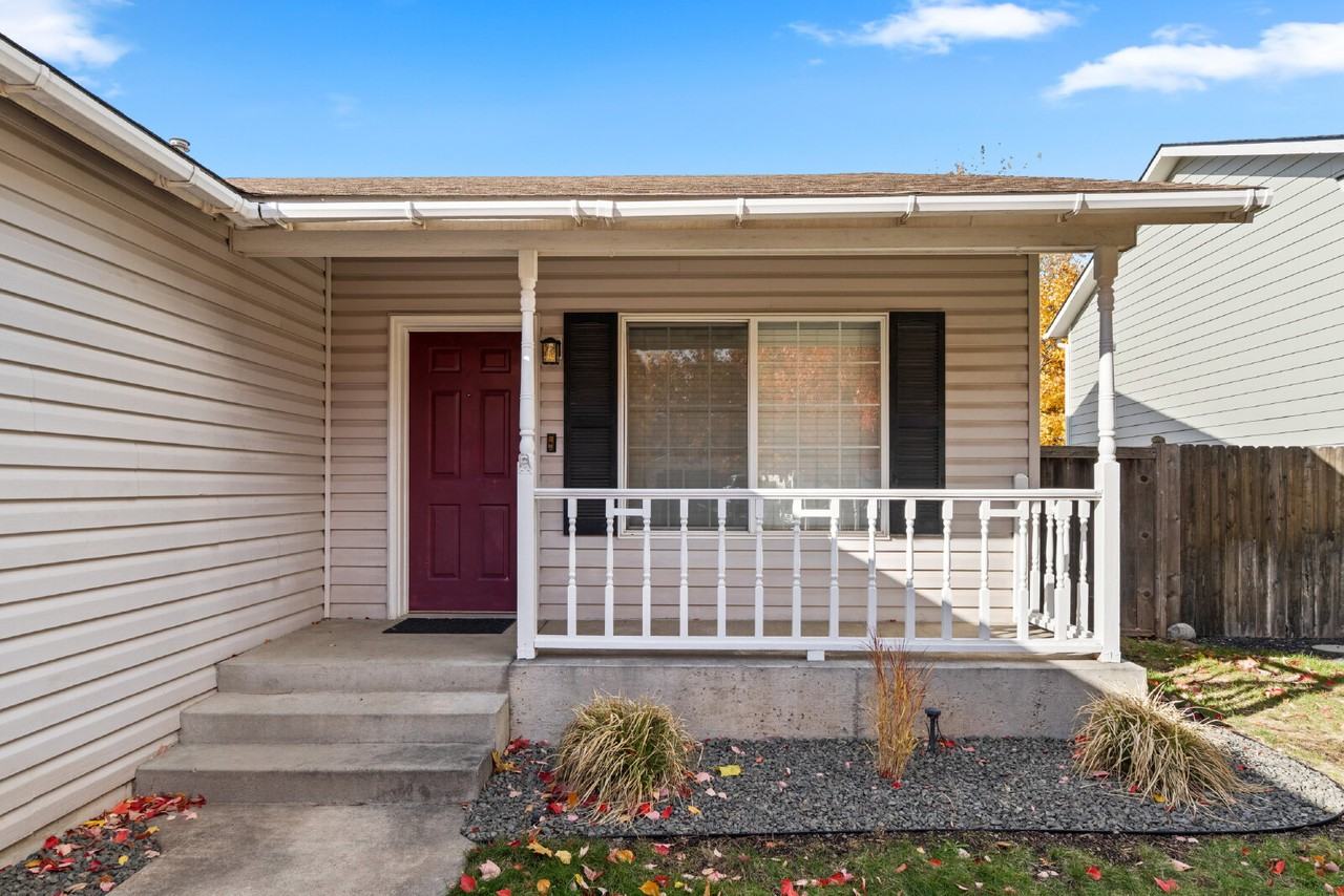 23303 East Maxwell Avenue - Photo 4 of 29