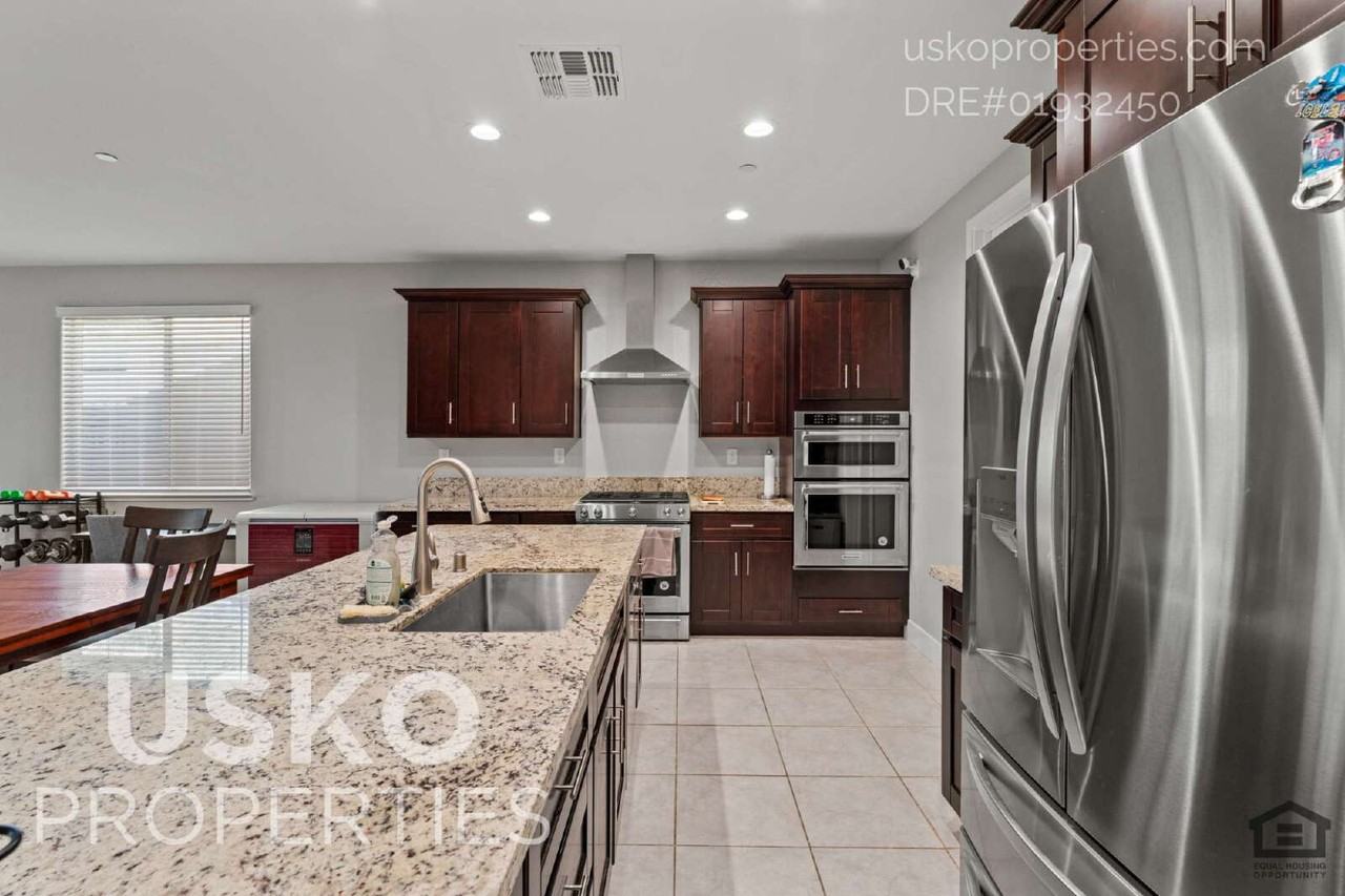 602 Willow Ridge Ct - Photo 3 of 24