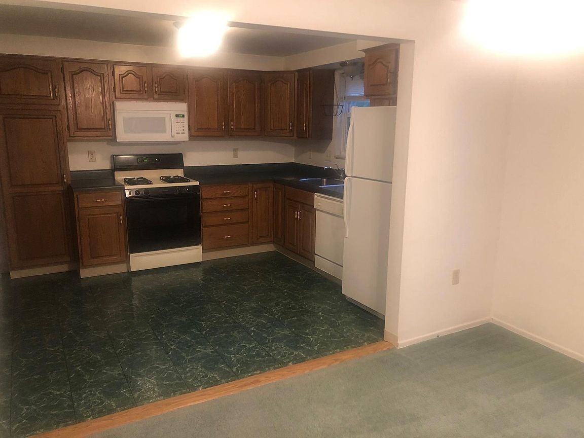 1046 Greentree Rd - Photo 2 of 39