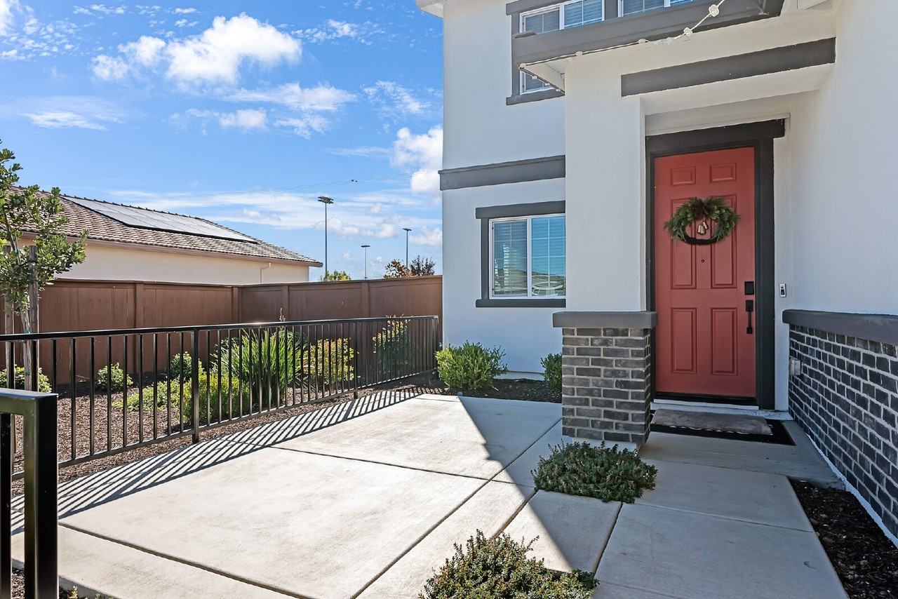 1266 Bray Drive - Photo 3 of 33