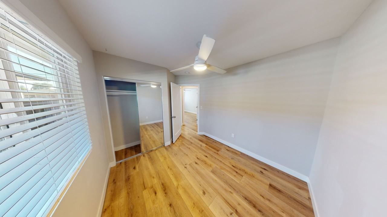 4939 63rd St - Photo 7 of 18