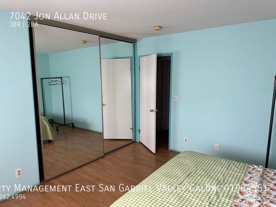 7042 Jonallan Drive - Photo 6 of 17