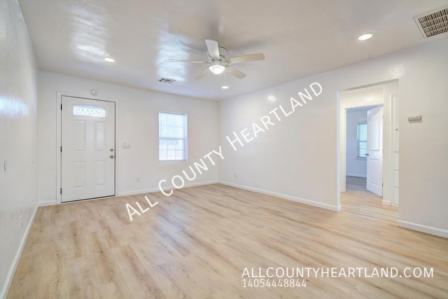 1752 Ne 20th St - Photo 2 of 16