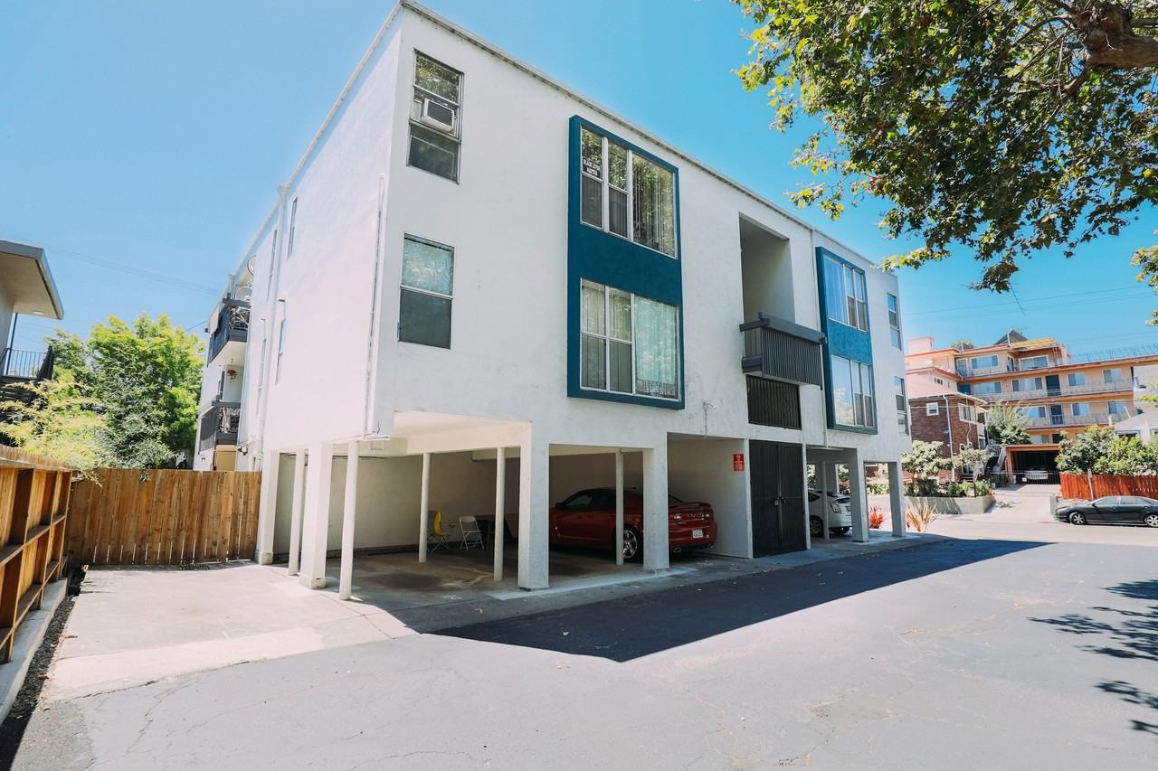 800-818 E 20th Street - Photo 3 of 17