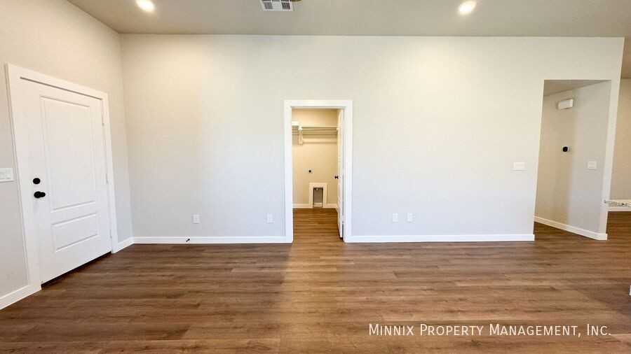 2136 Kokomo Avenue - Photo 4 of 18