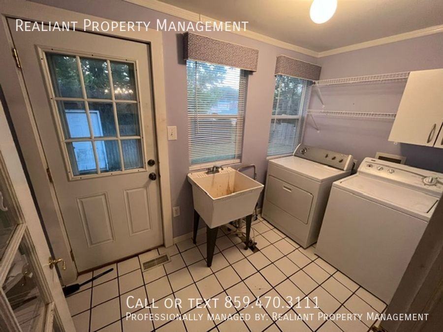 104 S Walnut St - Photo 3 of 11