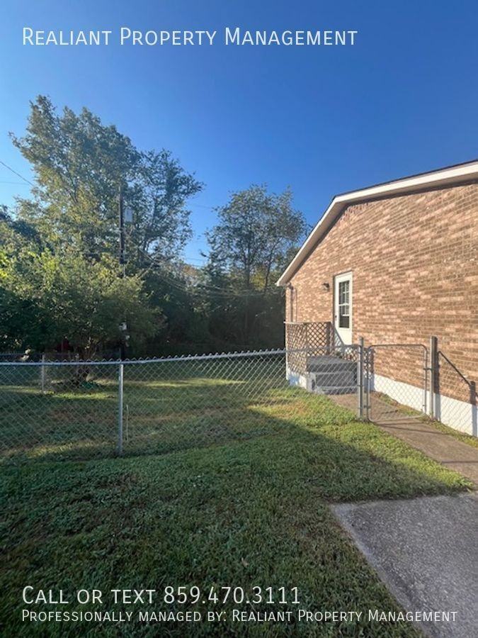 617 Barefoot Drive - Photo 2 of 13