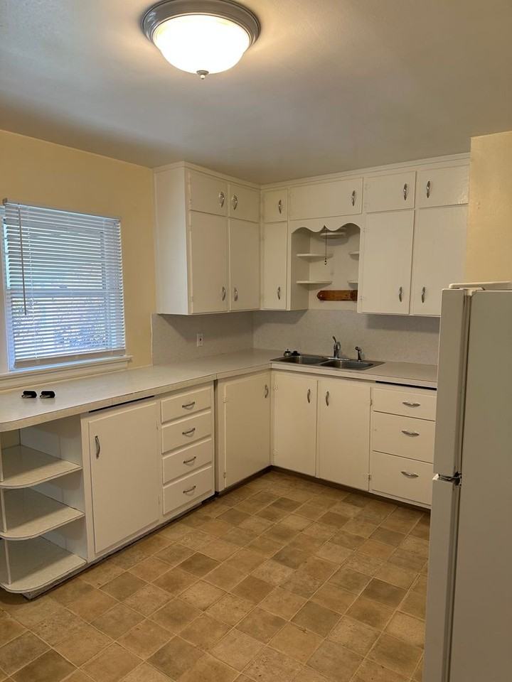 1718 Avenue D - Photo 2 of 12