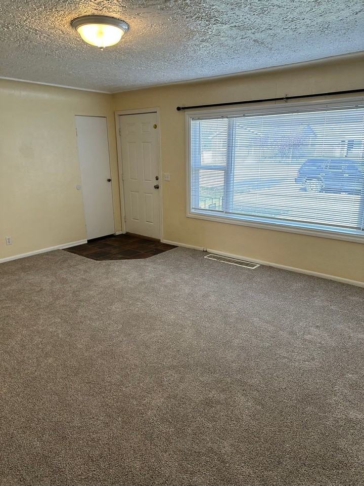 1718 Avenue D - Photo 3 of 12