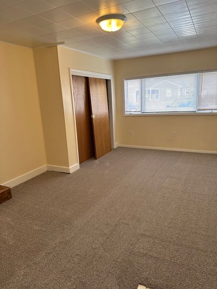 1718 Avenue D - Photo 5 of 12