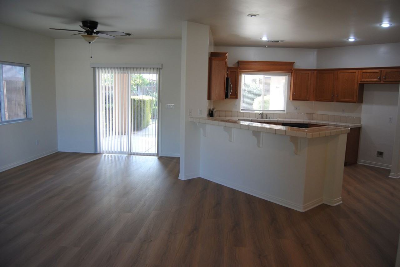 2715 Paradise Point Pl - Photo 2 of 15