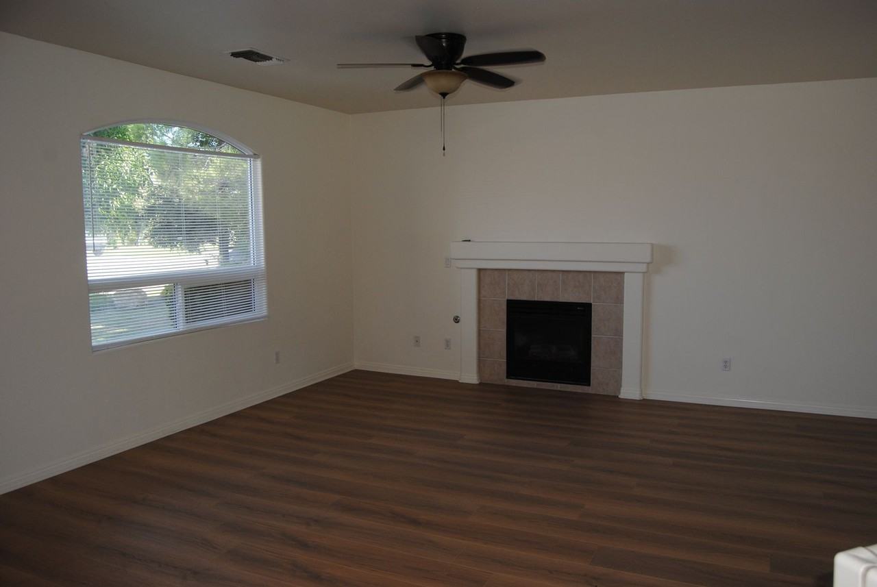 2715 Paradise Point Pl - Photo 3 of 15