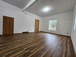 featured image of 819 4th Ave W #1