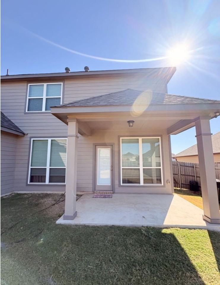 1814 Bayou Wood Lane - Photo 2 of 31