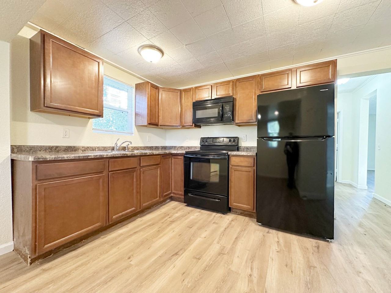 532 12th St Se - Photo 2 of 15