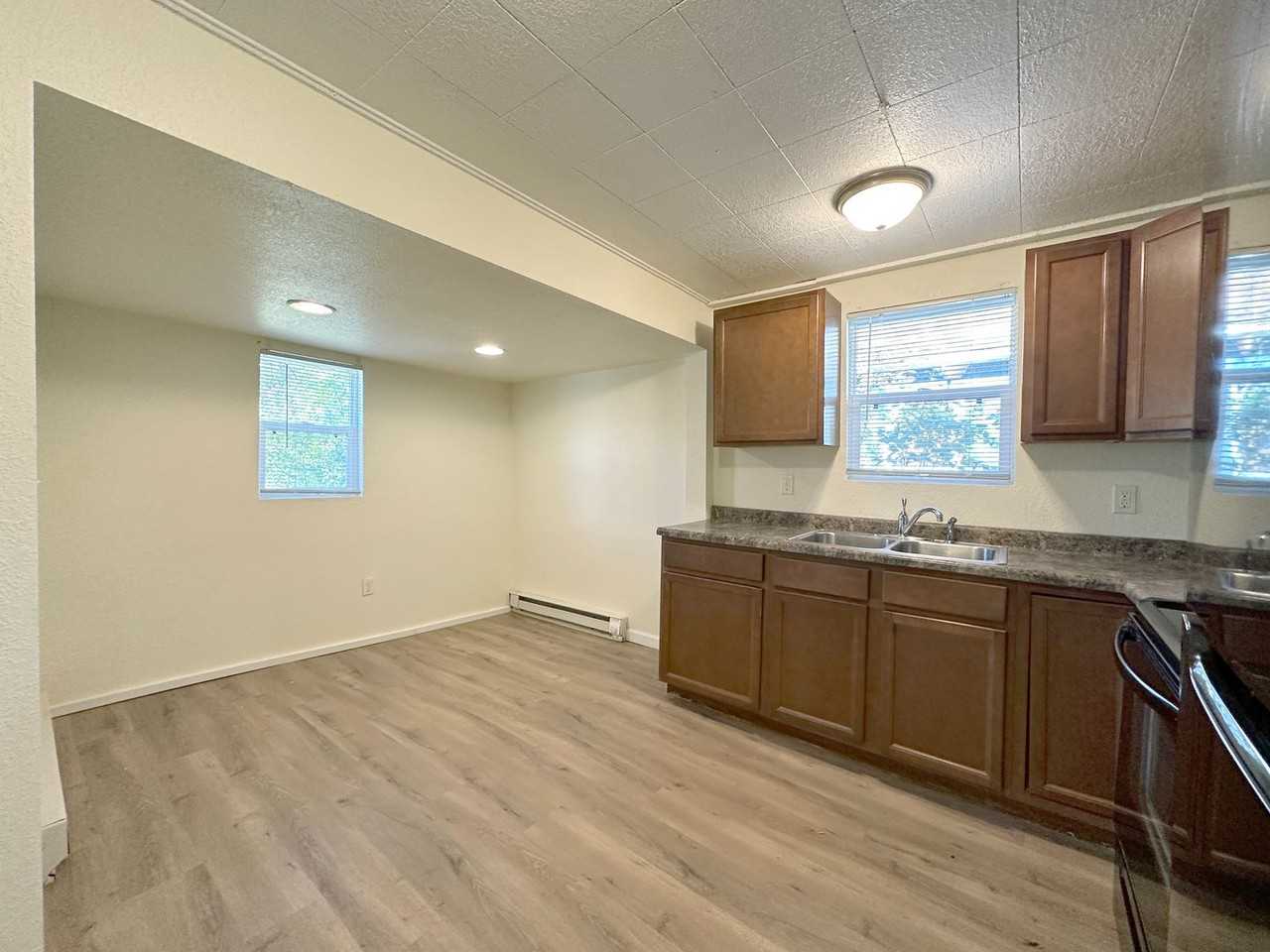 532 12th St Se - Photo 4 of 15