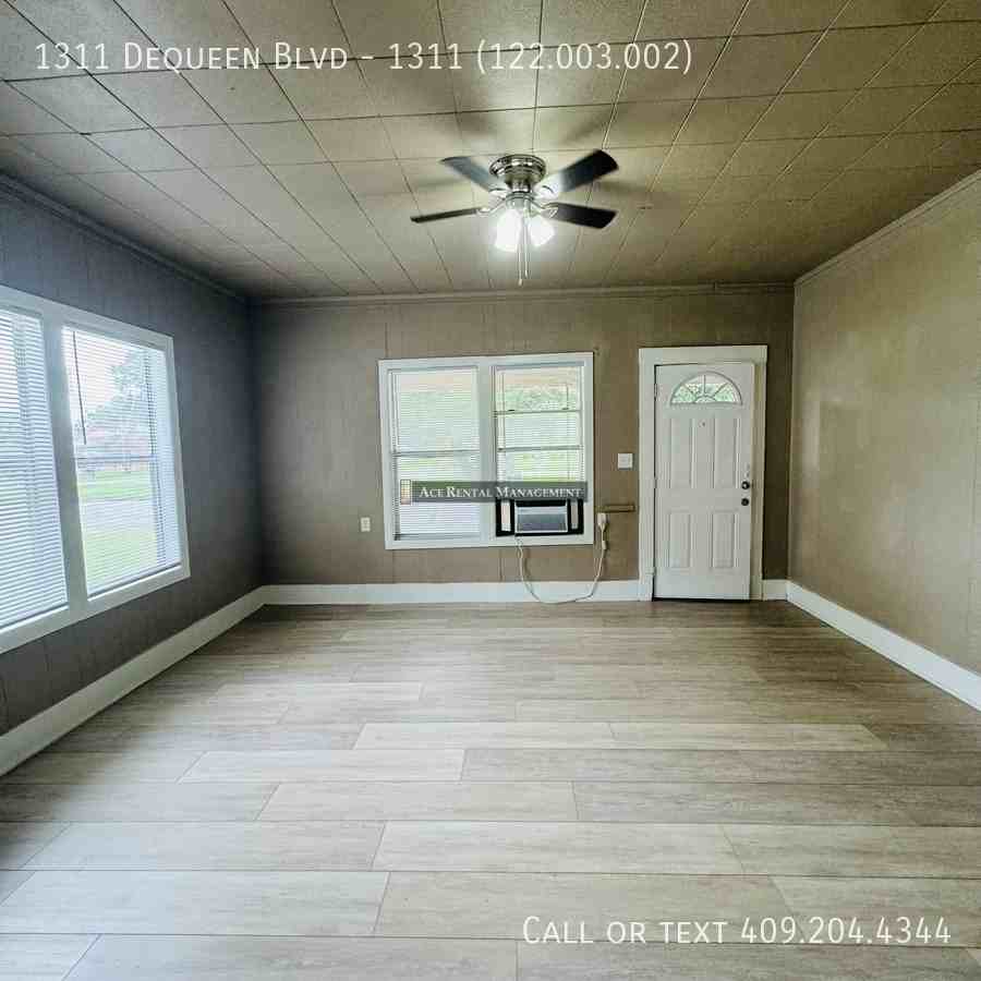 1311 Dequeen Blvd - Photo 3 of 12