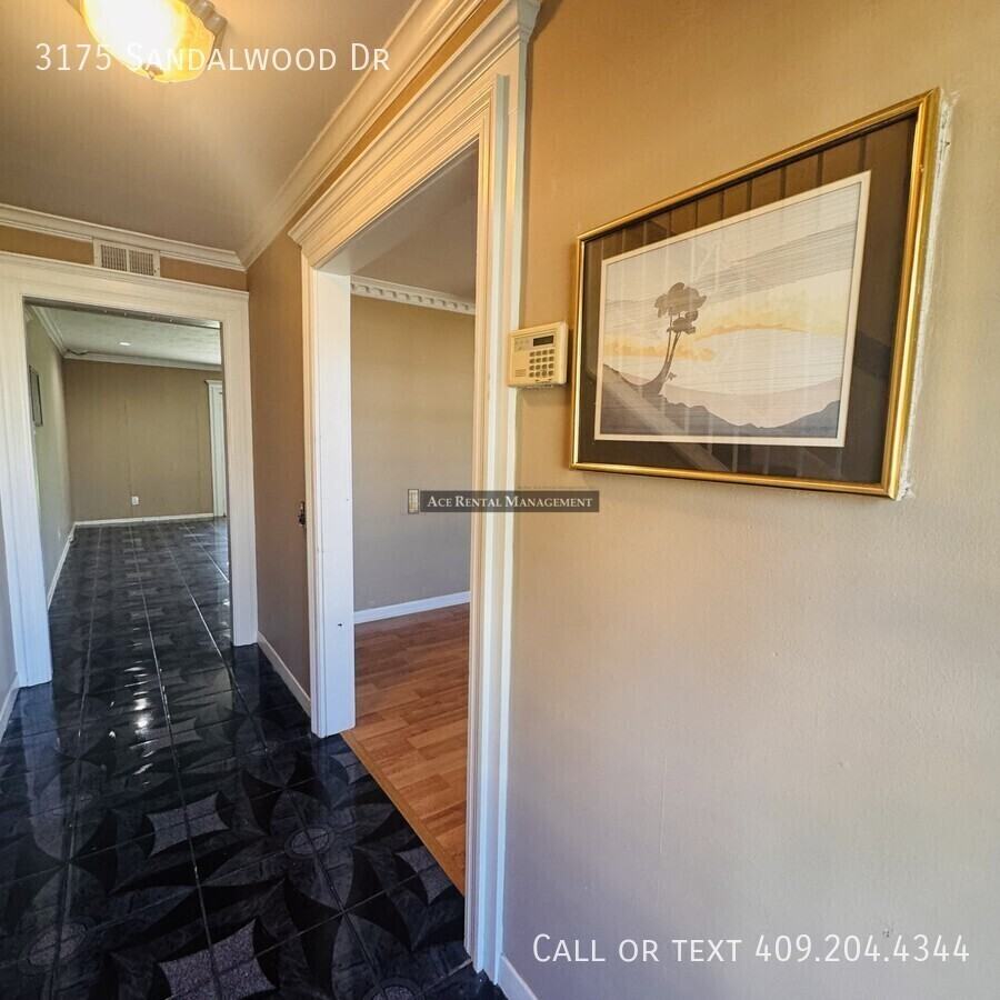 3175 Sandalwood Dr - Photo 2 of 33