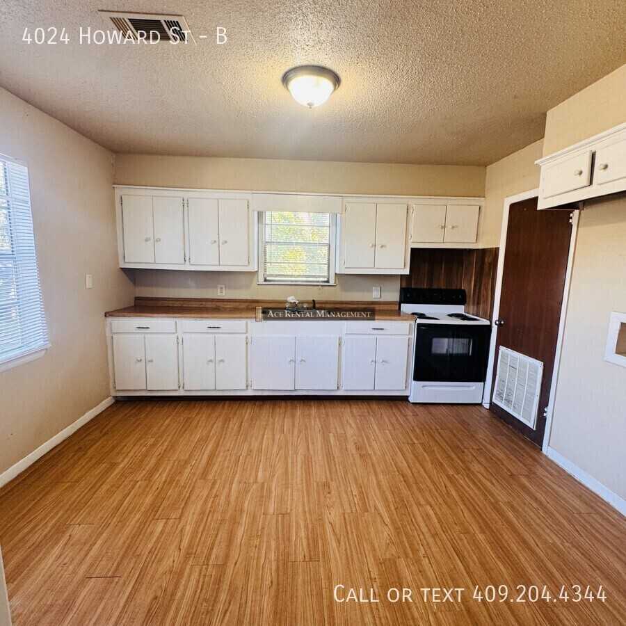 4024 Howard Street #B - Photo 4 of 12